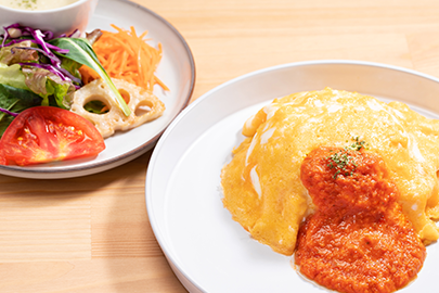 手作りトマトソースのオムライス (サラダ、スープ付き)